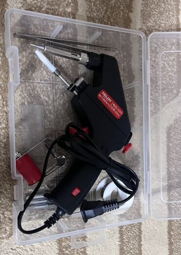 электроинструменты для дома: Паяльник-пистолет DELIXI с набором аксессуаров в пластиковом кейсе