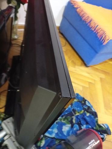 Televizori: LED televizor oko 40–43 inča (dijagonala približno 101–109 cm) — 4