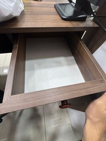 Rəf vitrinləri: Mağaza üçün vitrin/raf sistemi - Material: Lami­nət (ağac teksturalı — 30