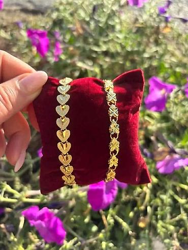 van cleef nakit cijena: Narukvice 
1800 din / kom
2500din /2 kom
💋 — 4