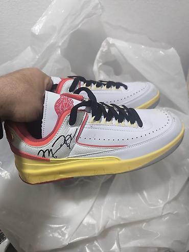ağ krasofka: Nike Air Jordan 2 Low –SP ağ/qırmızı/sarı rəng palitrası - Model: Air — 2