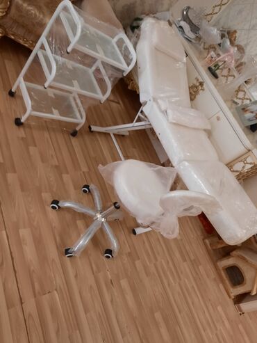 yellənən kreslo: Kosmetoloji Kuşetka😳 Tibbi tapcan Mikrobleydinq Qaş laminasiyası