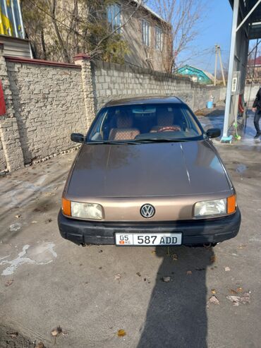 Volkswagen: Volkswagen Passat: 1988 г., 1.8 л, Механика, Бензин