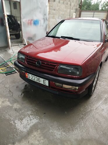 Volkswagen: Volkswagen Vento: 1994 г., 1.8 л, Механика, Бензин, Седан