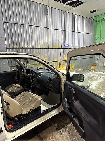 Унаа: Volkswagen Golf: 1992 г., 1.8 л, Кол менен иштөөчү, Бензин, Купе — 7