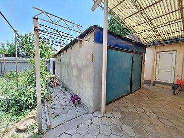 дом в дордой: Продаю Большой Кирпичный Дом Территория квадратной формы. Во дворе — 5