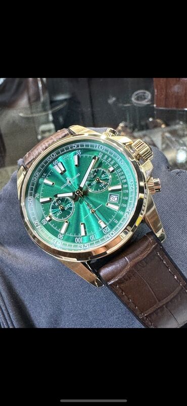 Классические часы: Листай Дайвер модели от Австрийского бренда Jacques Lemans. В разных — 4