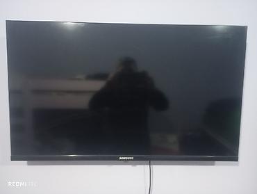 Телевизор Samsung, диагональ ориентировочно 40–43". Плоская