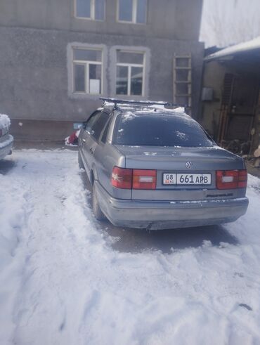 Volkswagen: Volkswagen Passat: 1993 г., 2 л, Механика, Бензин, Седан — 2