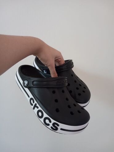 кроксы мужские купить: Саболор, 41.5, Crocs, Жаңы, түсү - Кара, Өзү алып кетүү, Акылуу жеткирүү