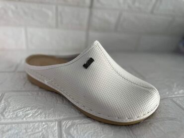 Papuče: 41-45
1500din — 5