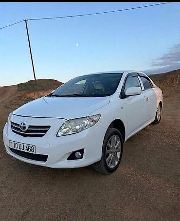 toyota aygo: Toyota Corolla sedan, ağ rəng Avtomobil detalları: - Kuzov: 4 qapılı — 2