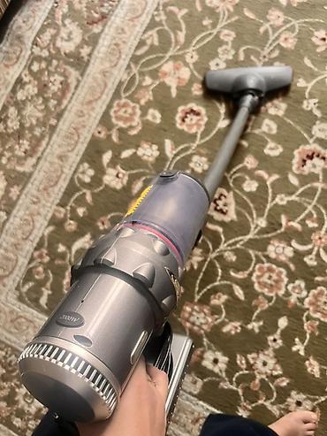 dyson v15: Беспроводной вертикальный пылесос - Форм‑фактор: ручной/вертикальный — 1