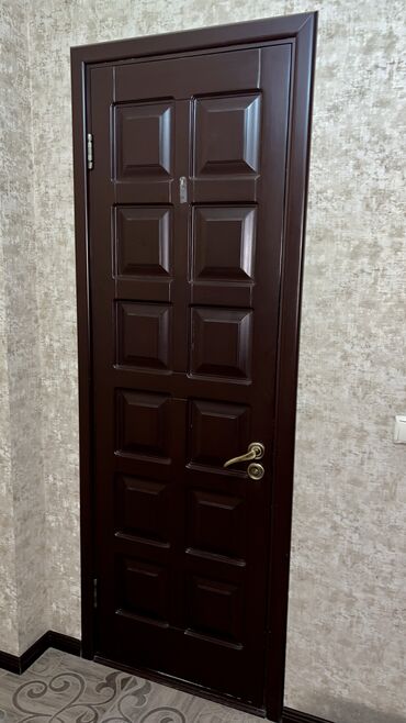 двер на дом: Двери из массива дерева,заказные,продаем в связи с продажей участка,в