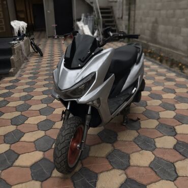 ямаха мотоцикл: Макси скутер Yamaha, 160 куб. см, Бензин