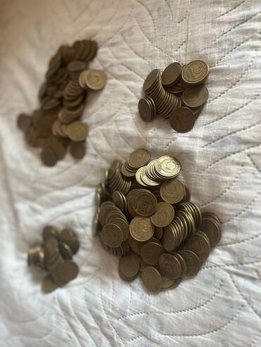 Монеты: Sovet 5 qepik satilir.Texmini 2 kq 300 qr