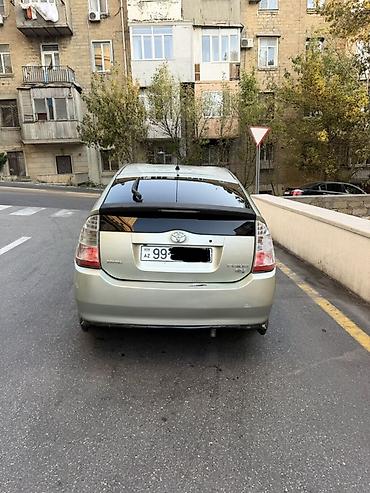 Nəqliyyat: Toyota Prius (II nəsil) hibrid liftbek Xüsusiyyətlər: - Hibrid — 7