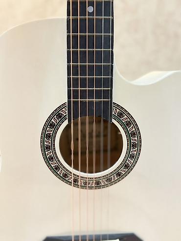 ritmler: Ağ rəngli akustik gitara – DieLsel markası - Korpus: dreadnought — 5