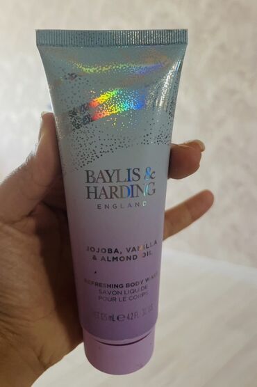 Daş yunu: Baylis & Harding Jojoba, Vanil və Badam Yağı ilə təravətləndirici