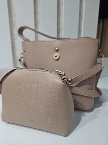 маленькие женские сумки: Продаю женскую сумочкусостояние отличное маленькая сумочка в