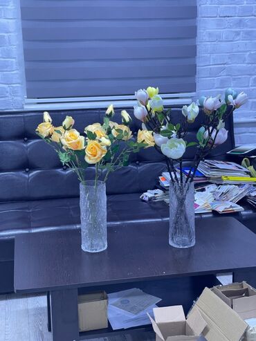 с кованную вазу цветами: Продаю вазу, без цветов :), новый, 28 см высоту