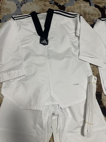 Спортивная форма: Кимоно, добок для тхэквондо Adidas (комплект из куртки, брюк и белого — 1