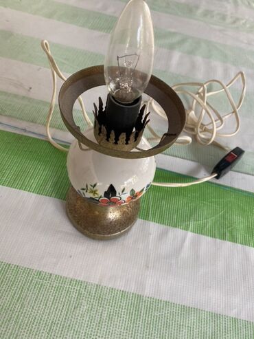 gece lampa: Qədimi nacnik islek vəzyətdə di