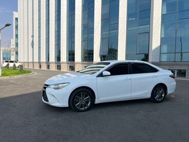 скутеры бензиновые: Toyota Camry: 2017 г., 2.5 л, Автомат, Бензин, Седан