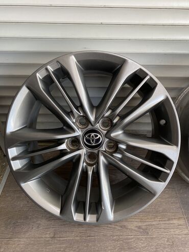 Шины: В продаже оригинальные диски Toyota Camry 55 SE Диаметр R17 PCD — 5
