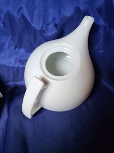 Čajnici: Cajnik nov sa stalkom,grejac,pun poreclan Nemacka. Cajnik pun — 13