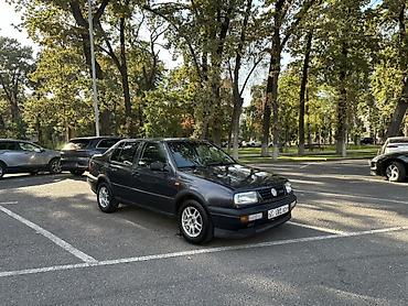 Volkswagen Vento: 1993 г., 1.8 л, Механика, Бензин, Седан