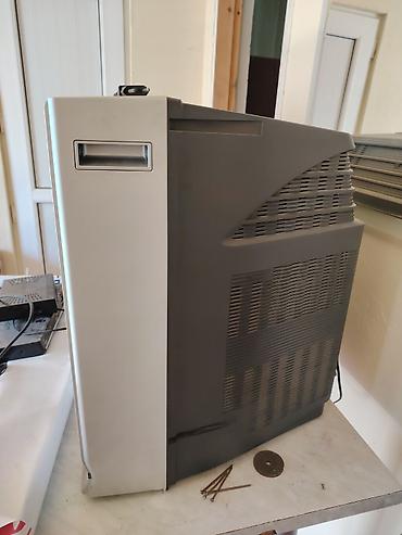22 inc monitor: Toshiba katod-şüa borulu (CRT) televizor - Geniş ekranlı model, ön — 2