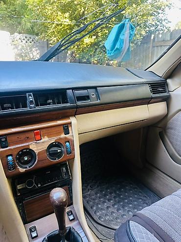 Транспорт: Mercedes-Benz W124: 1990 г., 2.3 л, Механика, Бензин, Седан — 7