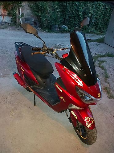 Макси-скутер Honda, 150 куб. см, Бензин, Б/у at lalafo.kg Макси-скутер Honda, 150 куб. см, Бензин, Б/у