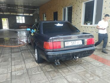 машину хонда: Audi 100: 1993 г., 2.6 л, Механика, Бензин, Седан
