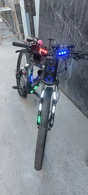 velosiped satiram 28: Tam aksesuarlarla təchiz edilmiş dağ velosipedi Xüsusiyyətlər: - 29" — 5