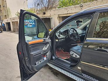 Mercedes-Benz: Mercedes-Benz ML-Class SUV - Kuzov: qara rəng, 5 qapı, yanlarda — 1