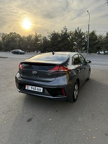 toyota chr 2019: Hyundai Ioniq: 2019 г., 1.6 л, Гибрид, Лифтбек — 3