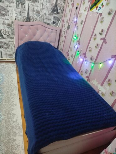 Для девочки, Б/у, Кровать, Без подьемного механизма, С матрасом, Без выдвижных ящиков