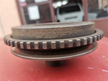 Auto delovi: Donja remenica Lada 21214i Niva. Polovno, očuvano. Skinuto sa — 3