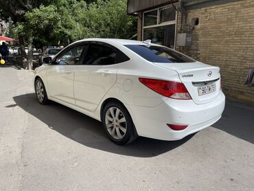 Hyundai: Hyundai Accent: 1.6 l | 2011 il Sedan — 5