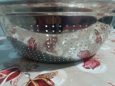 Seyflər: Paslanmayan poladdan iri ölçülü süzgəc/kolander. - Material