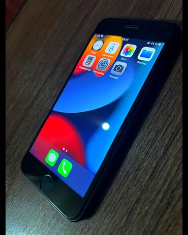 Apple iPhone: IPhone 7, Б/у, 32 ГБ, Черный, Зарядное устройство, Защитное стекло, Кабель, 100 %