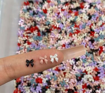 Nega noktiju: Set minijaturnih ukrasnih privesaka za nokte u obliku mašnica — 13