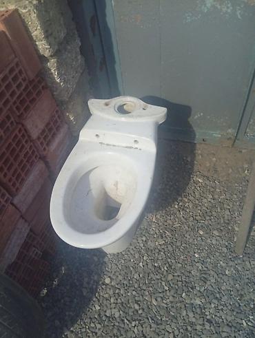 unitaz qapagi: Ağ keramik unitaz gövdəsi (üst qapaq və bak olmadan) - Material — 1
