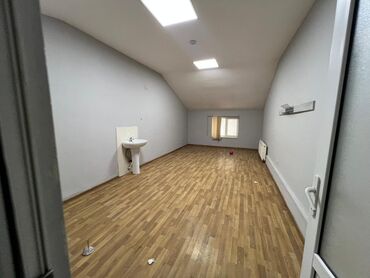 Ofislər: Azadlıq prospektində, Azadlıq metrosuna və Nəsimi metrosuna yaxın — 8