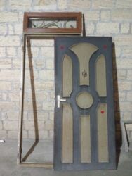 plastik qapi ikinci el: İşlənmiş seyf giriş qapısı Ölçü: Hündürlük – 2.40 m, En – 1.00 m