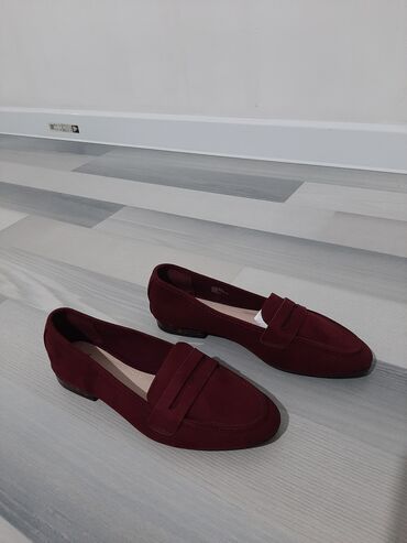 тимберленд обувь: Женская НОВЫЕ замшевые, размер 36. Цена 700с, доставка по городу 60с