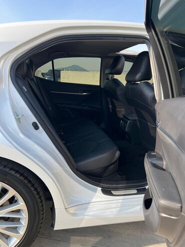 Toyota: Toyota Camry: 2020 г., 2.5 л, Гибрид — 11