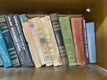 isbartivni desdleri: Qırmızı ensiklopediya seriyası dəst halında - 100 Azn . Digər bütün — 4